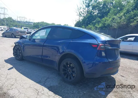 2022 Tesla Model Y z USA, uszkodzony, nr VIN 7SAYGDEE0NF481213